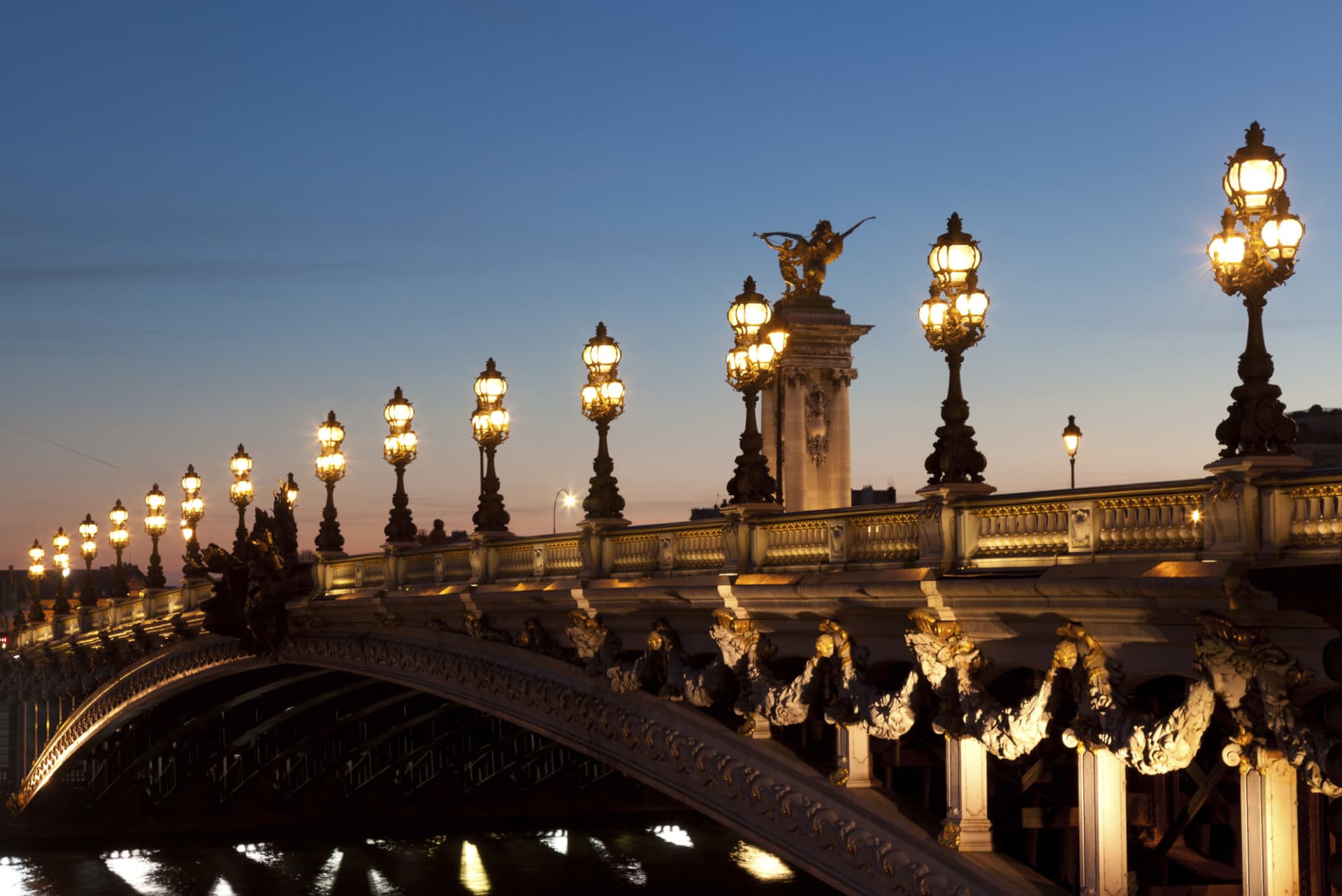 Paris Illuminations Night Bus Tour and Eiffel Tower Reserved Access - تصویر 4