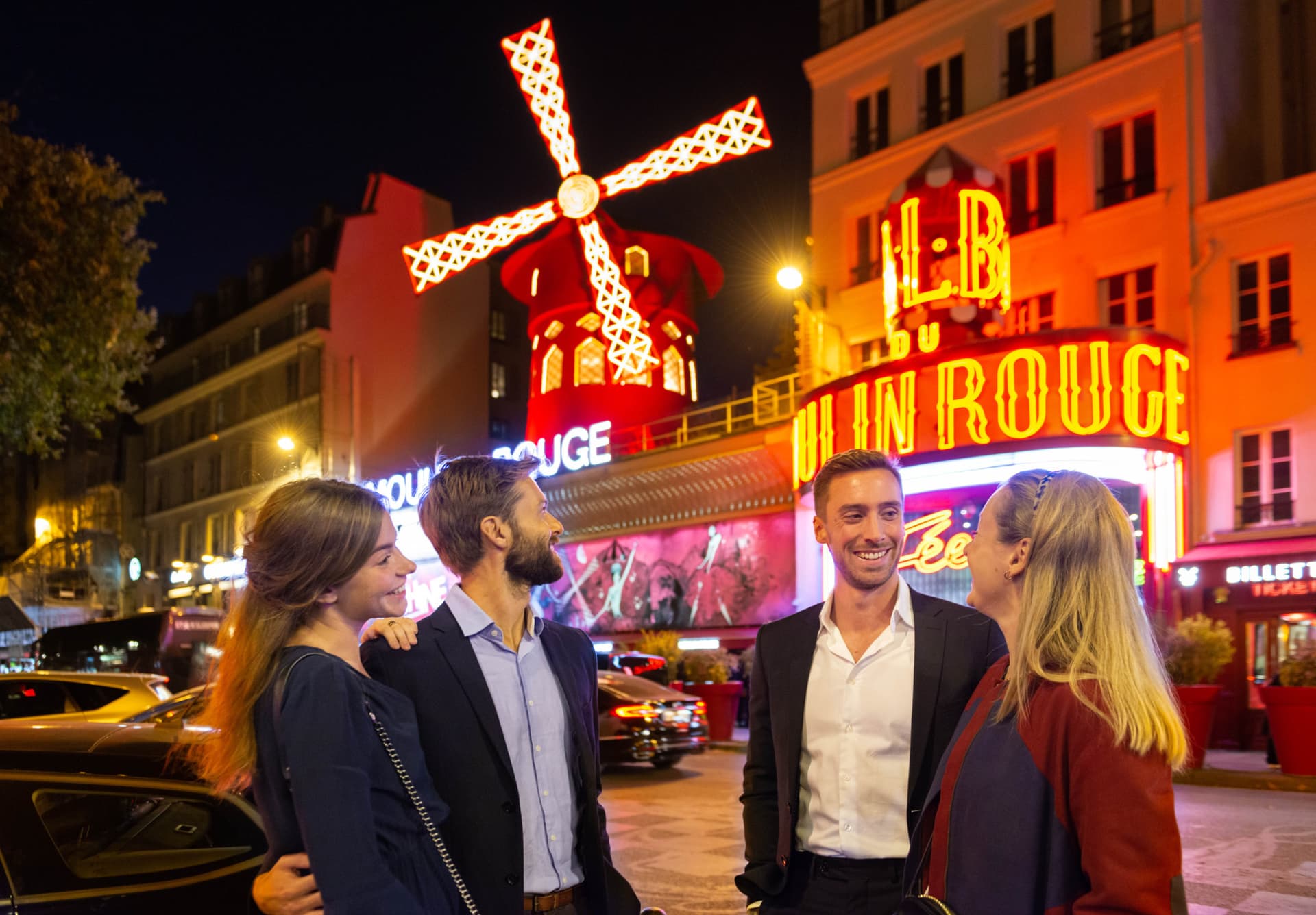 Moulin Rouge Cabaret Show and Paris Bus Tour - تصویر 8