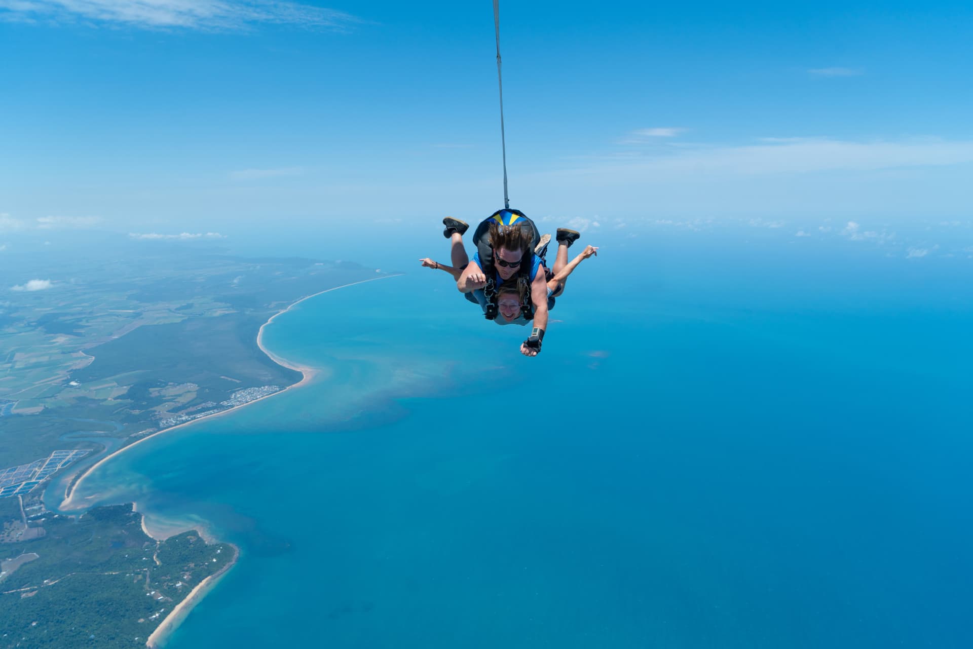 Tandem Skydiving Experience Mission Beach - تصویر 6