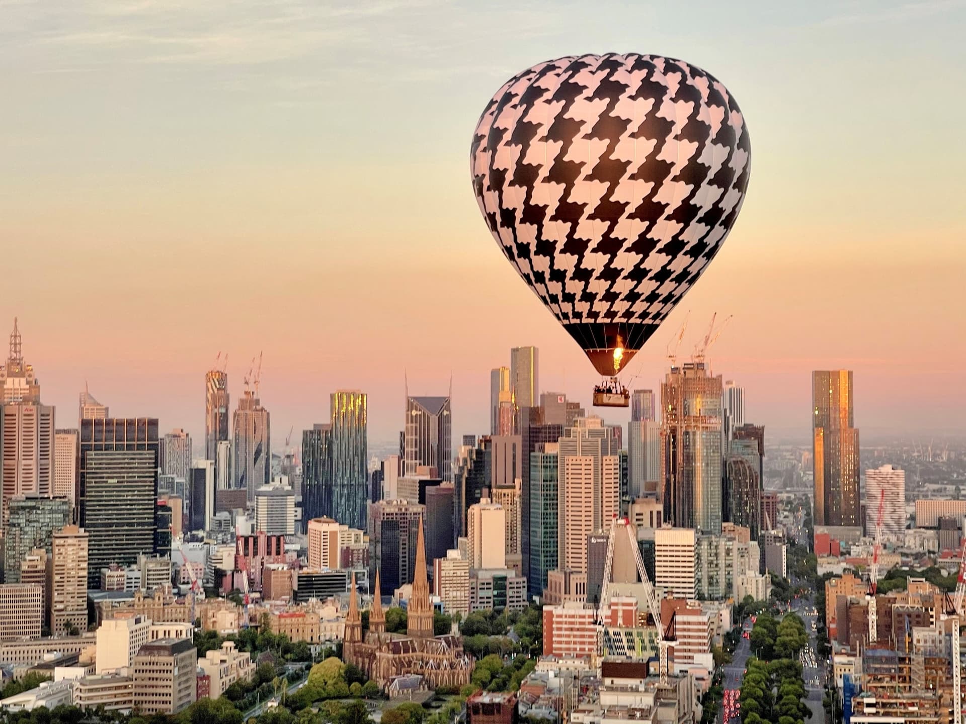 Sunrise Hot Air Balloon Flight over Melbourne with Photos - تصویر 8