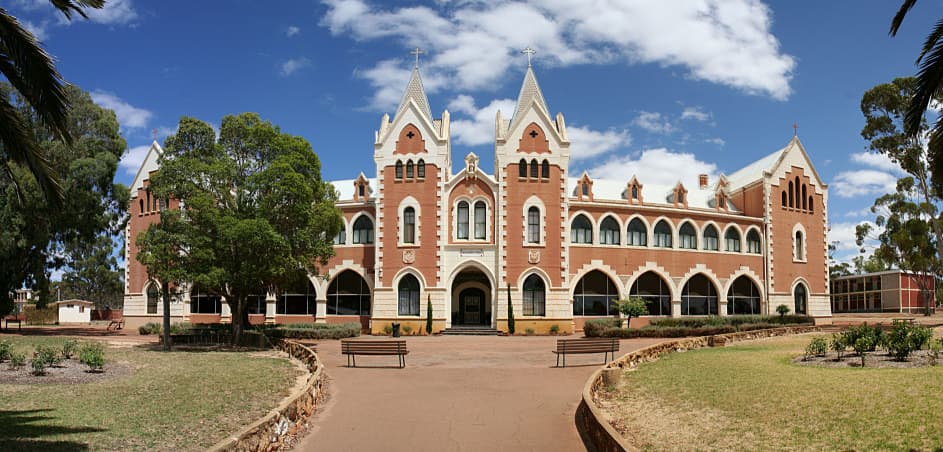 Pinnacles Desert and New Norcia Tour from Perth - تصویر اصلی