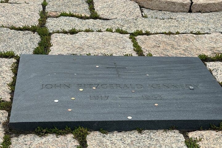 Arlington Cemetery Guided Tour with Changing of the Guard - تصویر 11